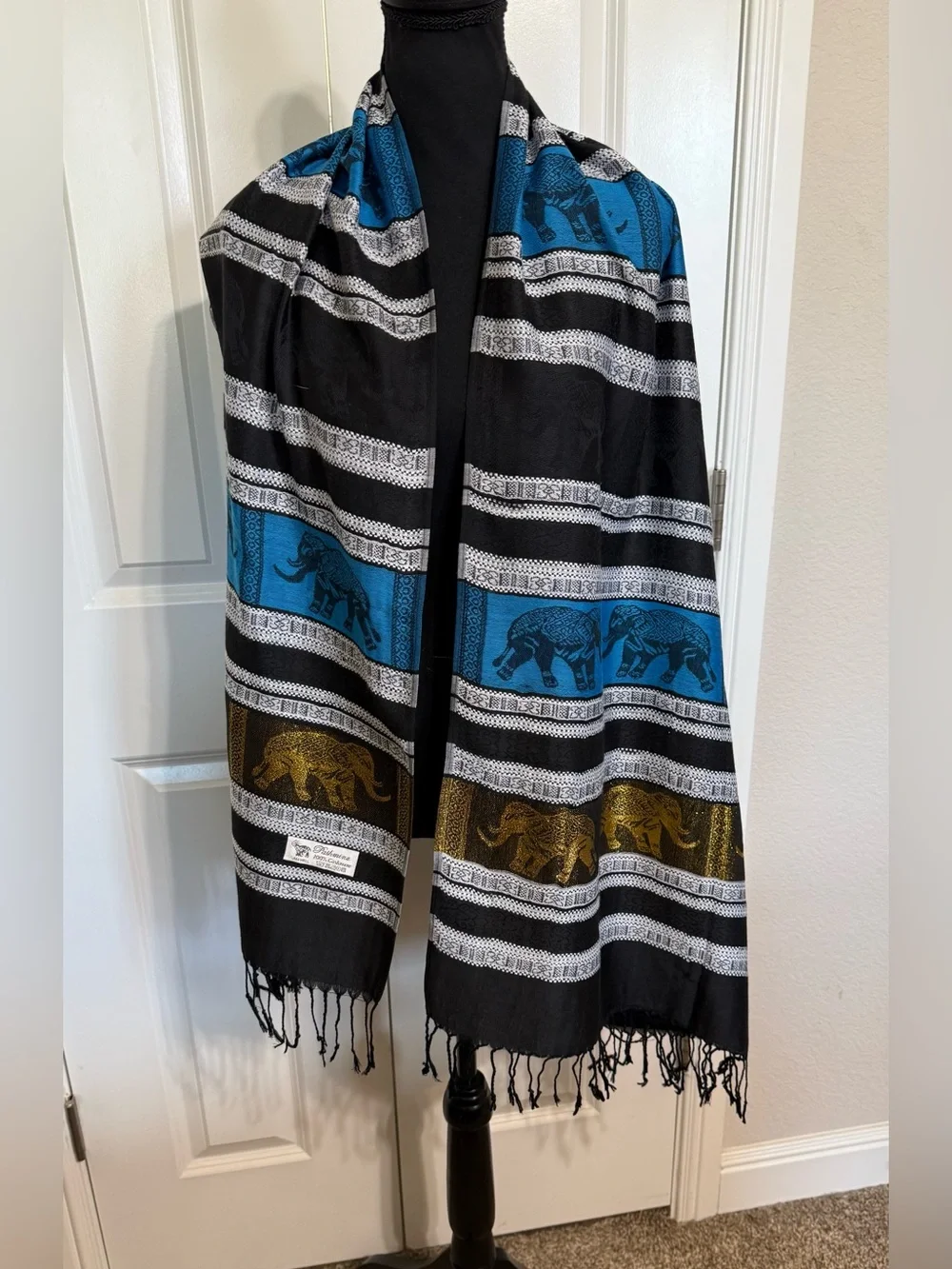 Pashmina Sam Well 100% Cashmere Wrap Scarf with fringe Chang Lai Thai Elephants